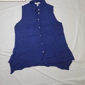 Womens Fever Blue sleeveless button up collared blouse. ‎ Size Medium.